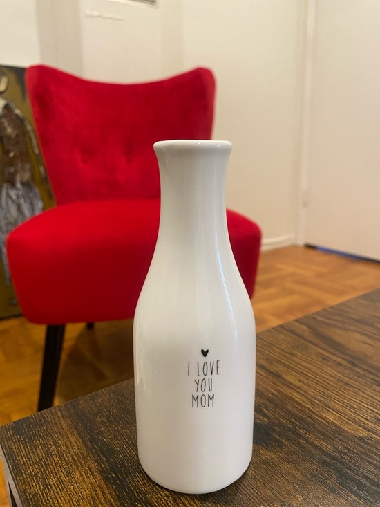 Other - White Ceramic 'I Love You Mom' Bud Vase